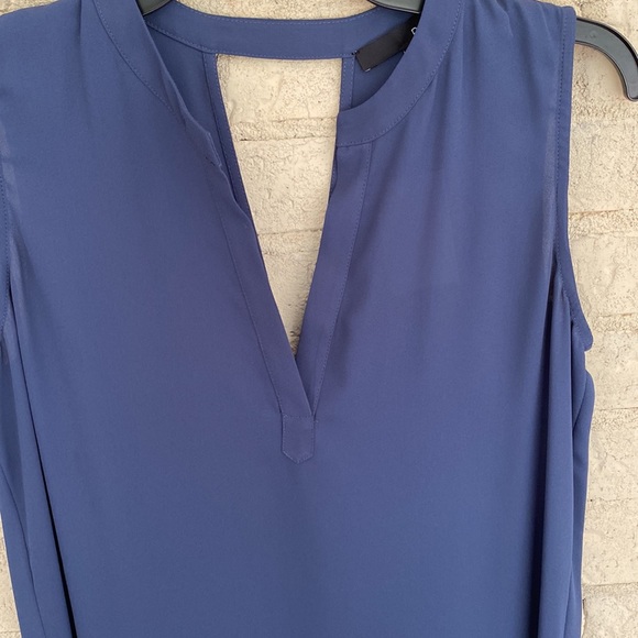 NWT Ro&De V-neck sleeveless navy blouse top. XS - Picture 2 of 7